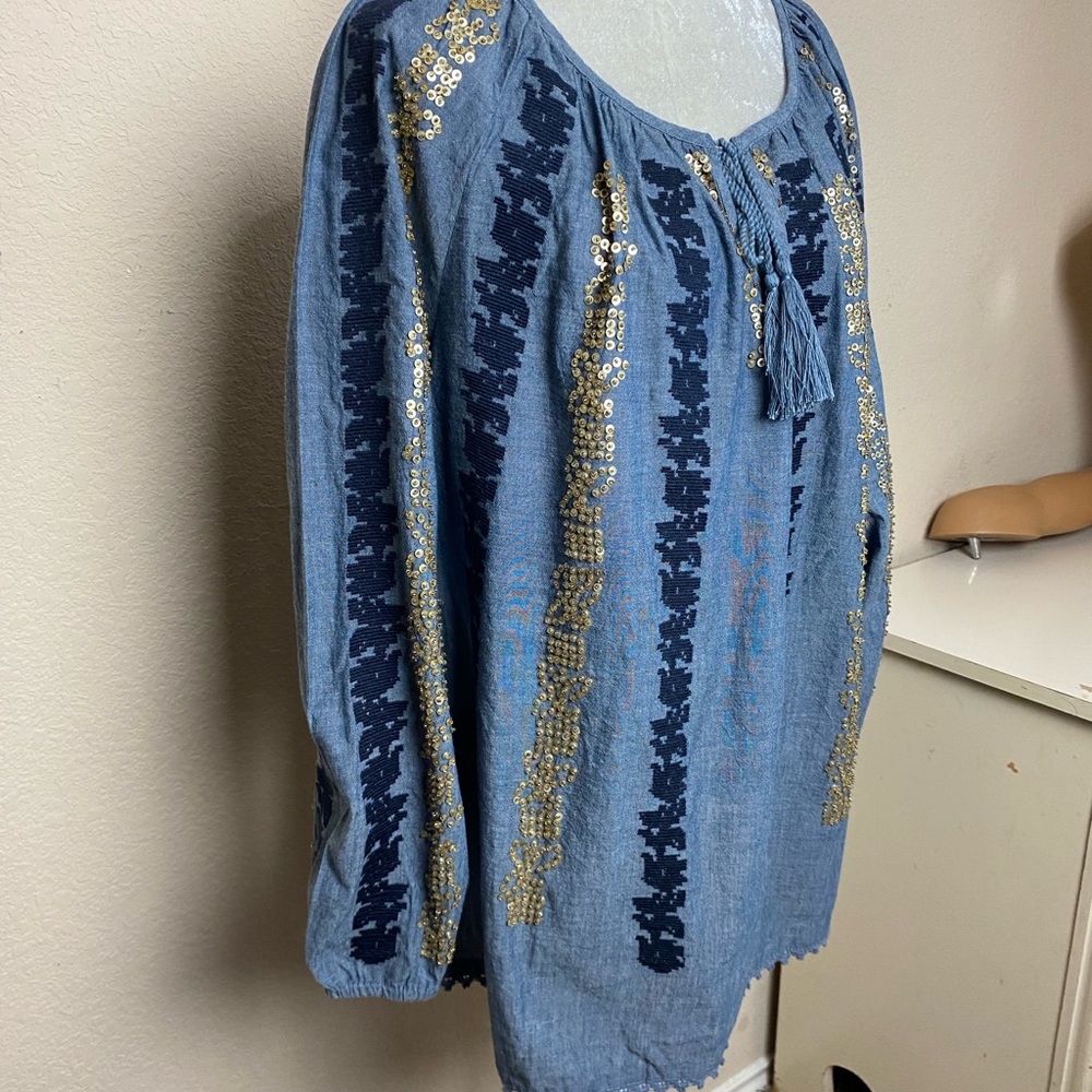 Denim 24/7 Blue Chambray Sequin & Embroidered Peasant Boho Blouse Size 18W - Picture 7 of 13